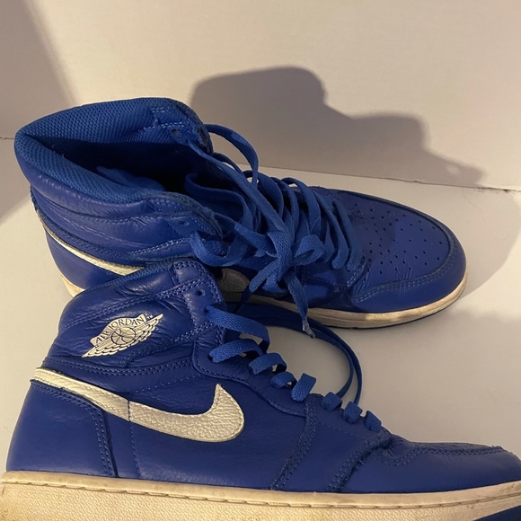 Jordan 1 Retro High
Hyper Royal royal blue jordan1 - Picture 7 of 11